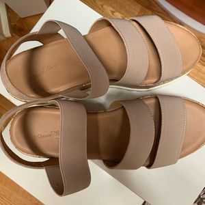 Platform sandals